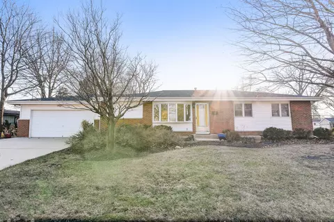 390 Pleasant St, Hoffman Estates, IL 60169