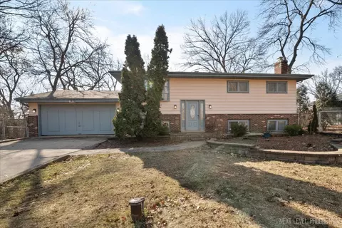 29 W211 Lee Rd, West Chicago, IL 60185