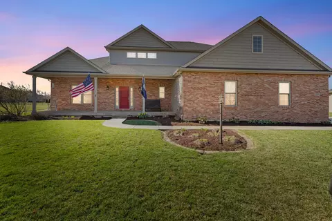 1811 Cobble Creek Dr, Mahomet, IL 61853