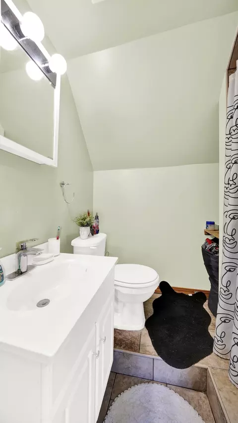 Bath - Undisclosed, Chicago, IL 60609 photo 1 of 3