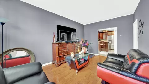 Living - Undisclosed, Chicago, IL 60609 photo 4 of 5