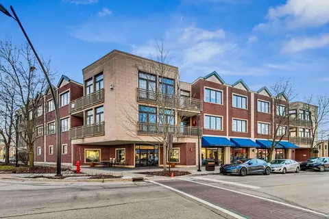578 Roger Williams Ave #204, Highland Park, IL 60035