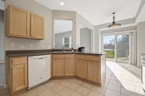 Kitchen - 3103 Bromley Ln, Aurora, IL 60502 photo 2 of 5