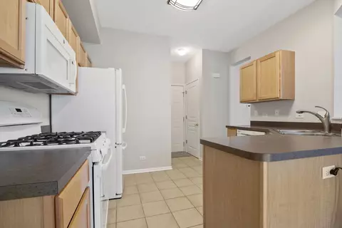 Kitchen - 3103 Bromley Ln, Aurora, IL 60502 photo 5 of 5