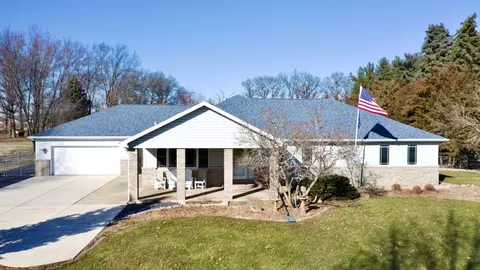 1950 Old Porter Rd, Chesterton, IN 46304