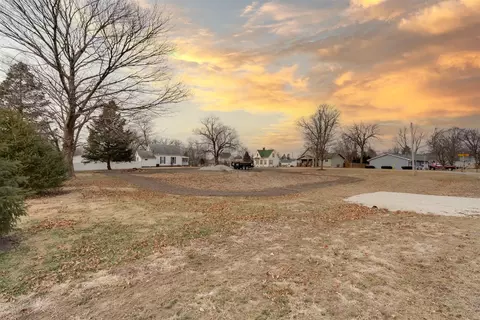 307 S High St, Le Roy, IL 61752