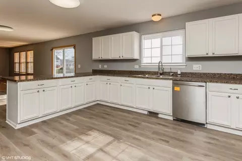 Kitchen - 16307 Spring Creek Ln, Plainfield, IL 60586 photo 1 of 2