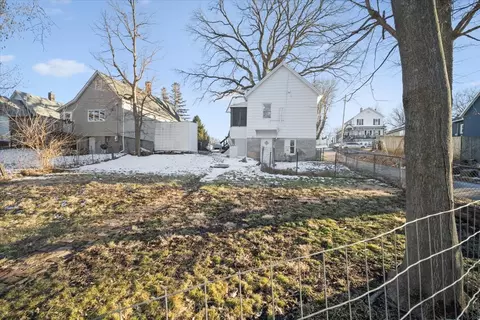 Exterior - 107 Packard St, Bloomington, IL 61701 photo 5 of 5