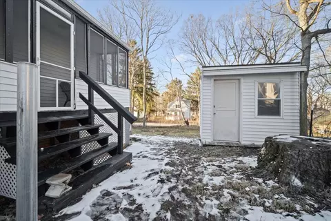 Exterior - 107 Packard St, Bloomington, IL 61701 photo 4 of 5