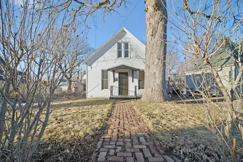Exterior - 107 Packard St, Bloomington, IL 61701 photo 2 of 5