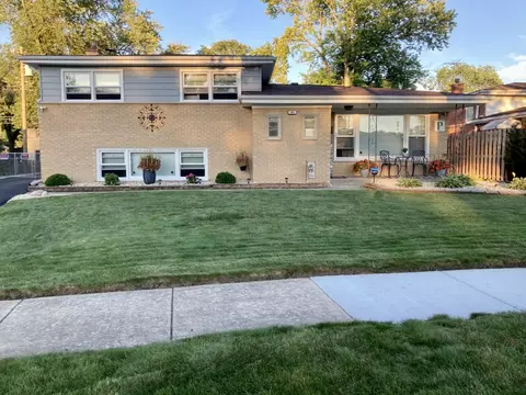 95 Terry Ct, Chicago Heights, IL 60411