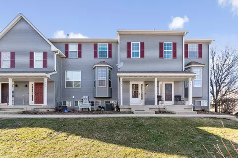 1385 Chestnut Ln, Yorkville, IL 60560