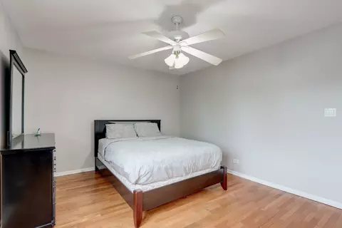 Bedroom - 1475 Westbury Dr, Hoffman Estates, IL 60192 photo 2 of 5