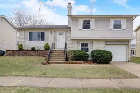 1475 Westbury Dr, Hoffman Estates, IL 60192