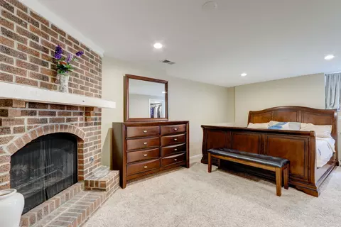 Bedroom - 1475 Westbury Dr, Hoffman Estates, IL 60192 photo 5 of 5