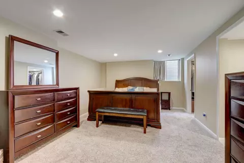 Bedroom - 1475 Westbury Dr, Hoffman Estates, IL 60192 photo 4 of 5