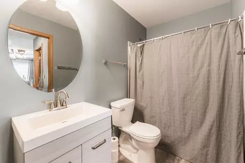 Bath - 2257 Georgetown Cir #2257, Aurora, IL 60503 photo 3 of 3