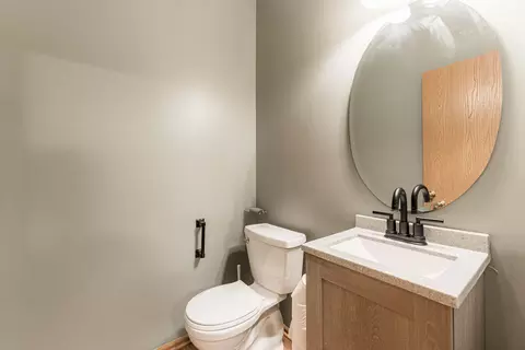Bath - 2257 Georgetown Cir #2257, Aurora, IL 60503 photo 2 of 3