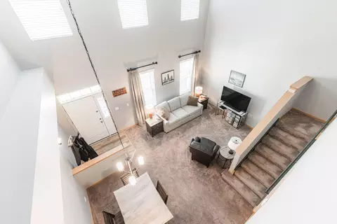 Living - 2257 Georgetown Cir #2257, Aurora, IL 60503 photo 4 of 4