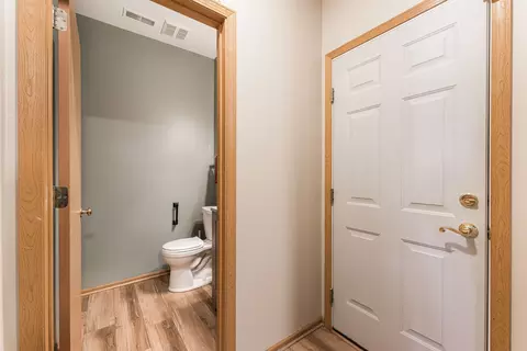 Bath - 2257 Georgetown Cir #2257, Aurora, IL 60503 photo 1 of 3