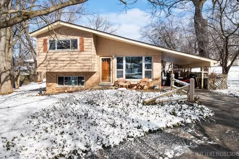 418 Beatrice Ave, Saint Charles, IL 60174