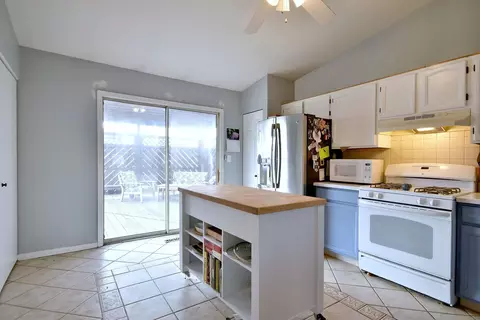 Kitchen - 692 Packard Dr, Elgin, IL 60120 photo 2 of 4