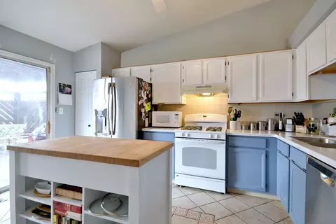 Kitchen - 692 Packard Dr, Elgin, IL 60120 photo 1 of 4