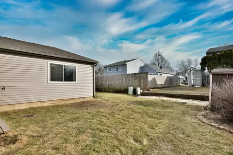 Exterior - 692 Packard Dr, Elgin, IL 60120 photo 5 of 5
