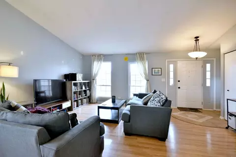 Living - 692 Packard Dr, Elgin, IL 60120 photo 2 of 5
