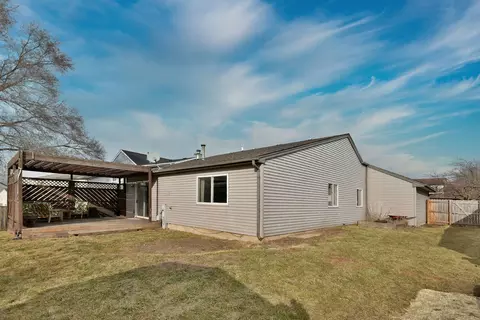 Exterior - 692 Packard Dr, Elgin, IL 60120 photo 3 of 5