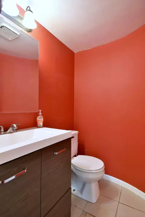 Bath - 692 Packard Dr, Elgin, IL 60120 photo 1 of 2