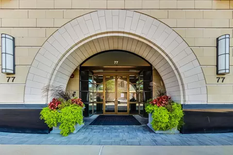 77 S Evergreen Ave #1008, Arlington Heights, IL 60005