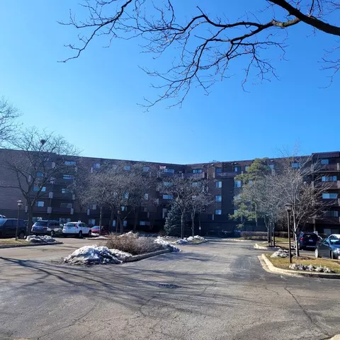 840 Wellington Ave #412, Elk Grove Village, IL 60007