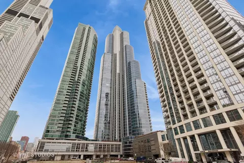 1211 S Prairie Ave #2702, Chicago, IL 60605
