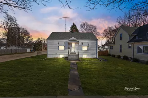 296 N Center Ave, Bradley, IL 60915