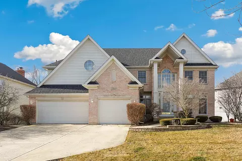 2307 Skylane Dr, Naperville, IL 60564