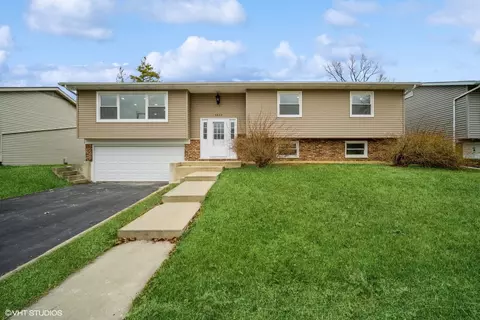 6825 Highland St, Hanover Park, IL 60133