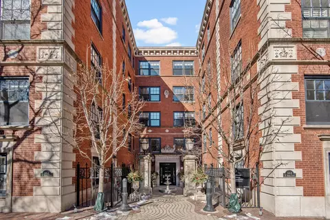 444 W Roslyn Pl #2B, Chicago, IL 60614