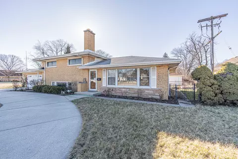 Exterior - 900 Devon Ave, Park Ridge, IL 60068 photo 2 of 4