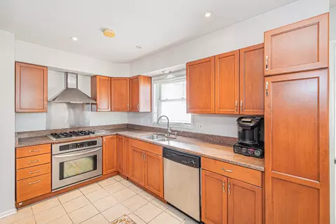 Kitchen - 900 Devon Ave, Park Ridge, IL 60068 photo 1 of 5