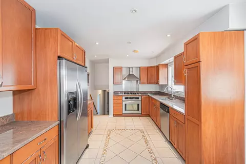 Kitchen - 900 Devon Ave, Park Ridge, IL 60068 photo 2 of 5