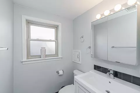 Bath - 900 Devon Ave, Park Ridge, IL 60068 photo 2 of 2
