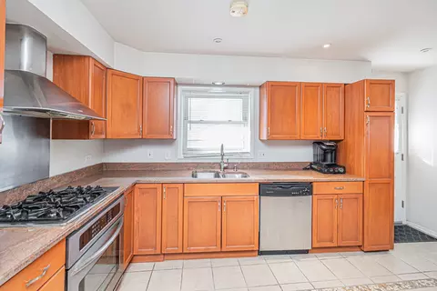 Kitchen - 900 Devon Ave, Park Ridge, IL 60068 photo 5 of 5
