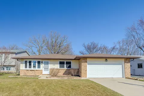 2828 Vercoe Ave, Waukegan, IL 60087