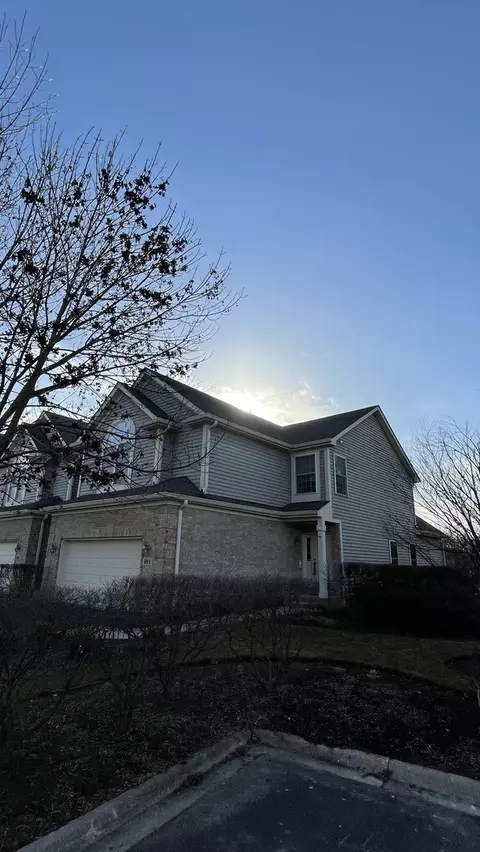 691 Juniper Ln, Lake In The Hills, IL 60156