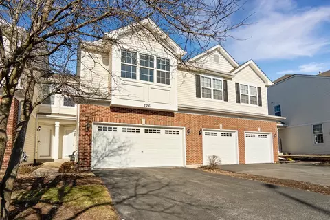226 S Oak Creek Ln, Romeoville, IL 60446