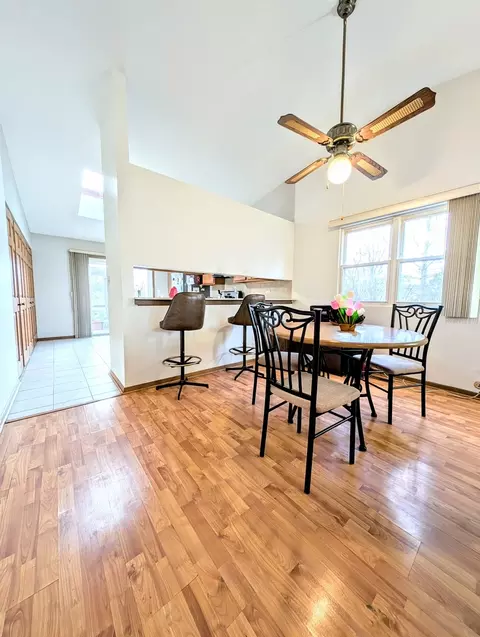 662 Natoma Dr, Elgin, IL 60120 photo 4