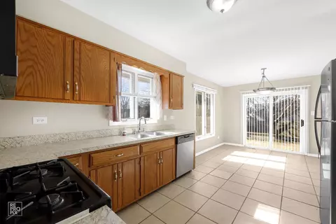 2409 Leckrone Dr, Plainfield, IL 60586 photo 9
