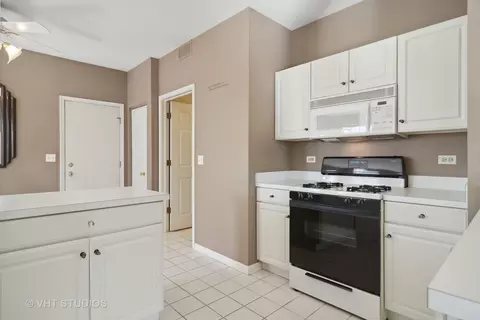 607 Howard Ave, East Dundee, IL 60118 photo 5