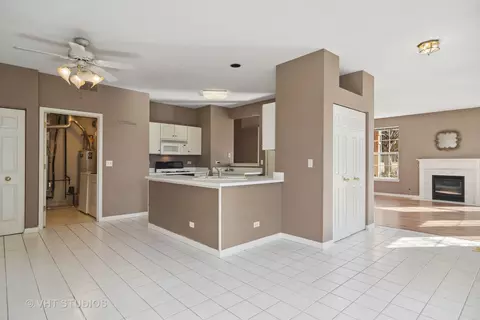 607 Howard Ave, East Dundee, IL 60118 photo 7